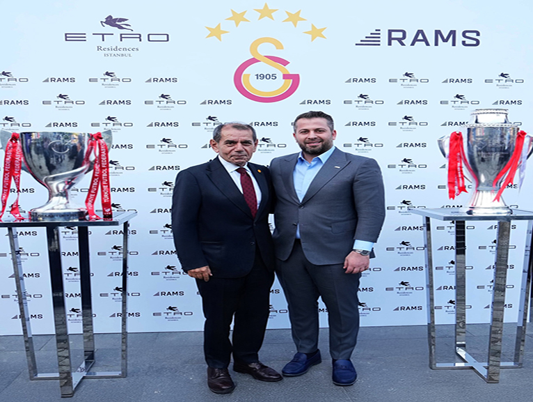 GALATASARAY FUTBOL TAKIMI AMPYONLUU ETRO RESIDENCES STANBUL'DA KUTLADI